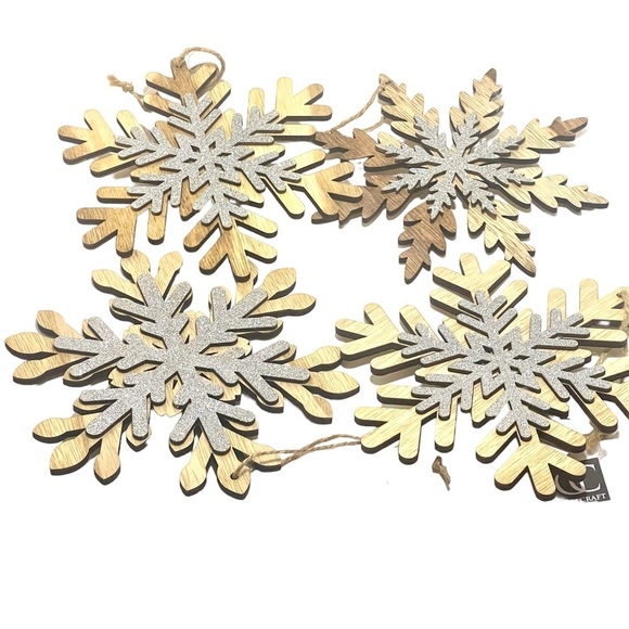 Gift Craft Set of Four Large Wooden Snowflakes with Silver Glitter. - Picture 3 of 5